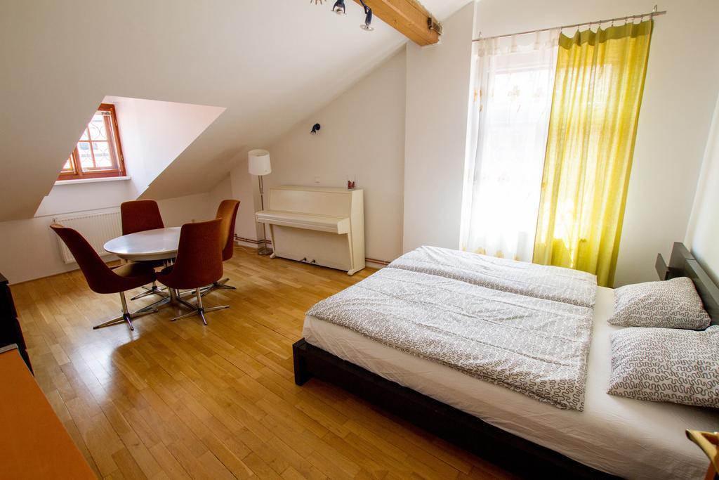 Apartment U Zlate Konvice Prag Rum bild